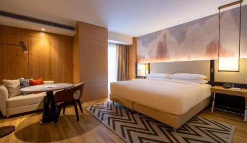 M Club King Room with Lounge Access