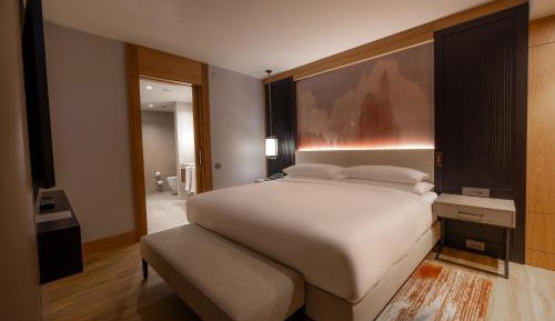 M Club One-Bedroom King Suite with Lounge Access