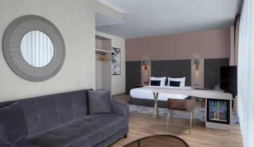 King Suite with Sofa Bed