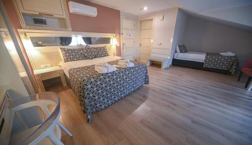 Quadruple Room with Terrace