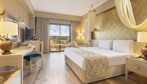 Standard Room with Garden View