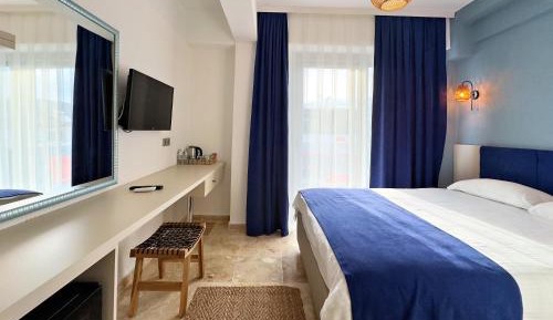 Double Room with Balcony and Sea View