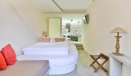 Deluxe Suite with Spa Bath