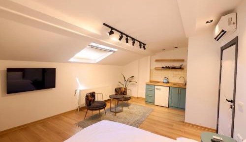 Deluxe King Studio