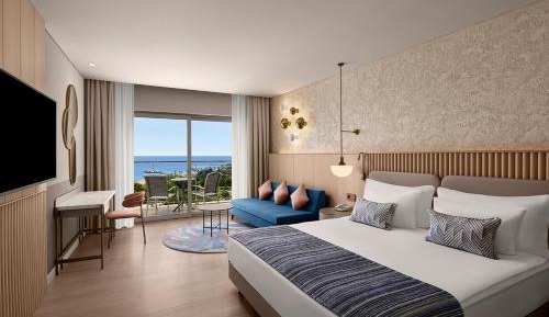 Deluxe Sea View (Mixed Section)