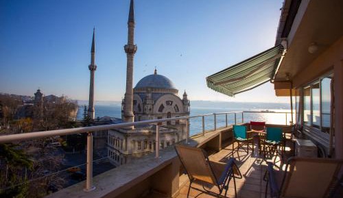 Four-Bedroom Penthouse Apartment