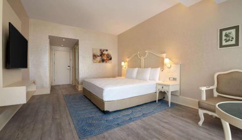 Standard King Room with Sea View