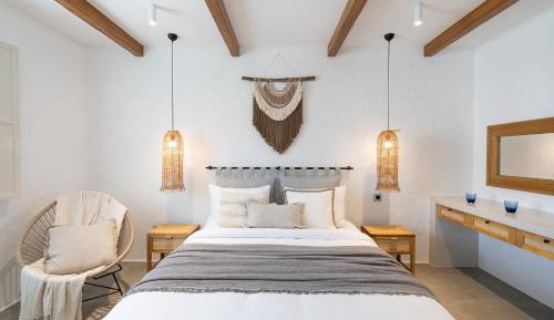 Deluxe Double Room with Side Sea View