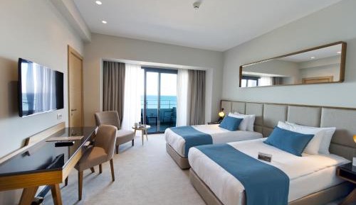 Deluxe Room with Sea View