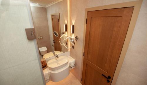 Two-Bedroom Deluxe Apartment with Balcony