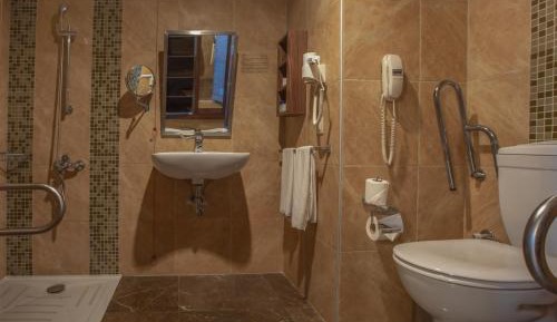 Queen Room - Disability Access