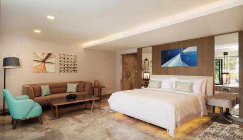 Indoor Grand Pool Suite, 1 Bedroom Suite, 1 King, Sea view