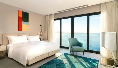 Deluxe Seaview with sofa, Guest room, 1 King, Sea view