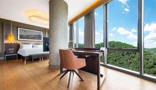 Junior Suite with City and Forest View - Free Lounge Access