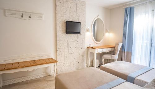 Double Room with Balcony (2 Adults + 1 Child)