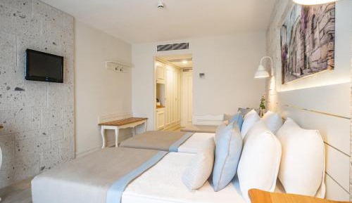 Triple Room with Balcony