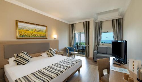 Standard Double Room with Side Sea View