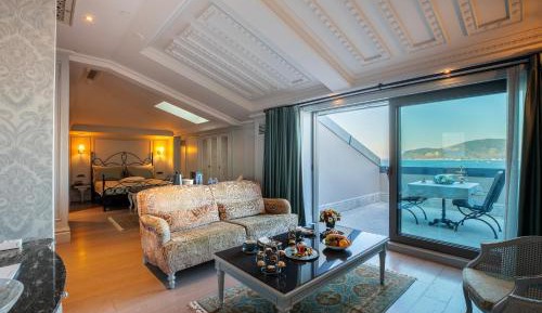 Honeymoon Suite