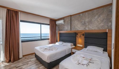 Standard Twin Room with Sea View