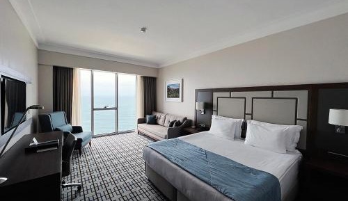 King Room with One King Bed, One Sofa Bed and City View