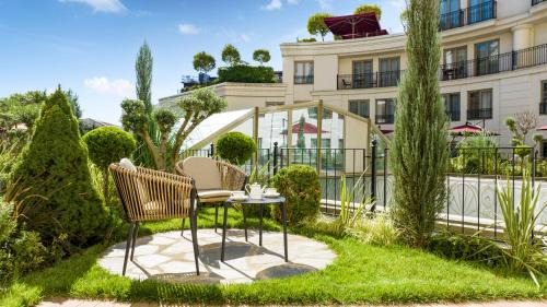 Park Bosphorus Studio Residence with Garden Terrace