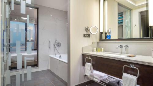 Grand Family Suite With Sea View And Executive Lounge Access