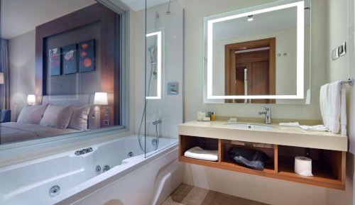 One-Bedroom King Suite