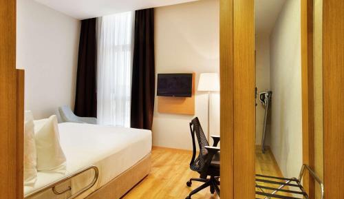King Room - Mobility Accessible 
