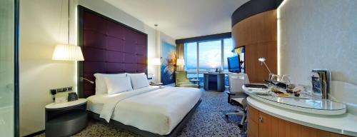 Deluxe King Room with Sea View