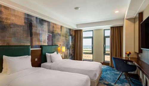 Twin Guest Room with Lake View