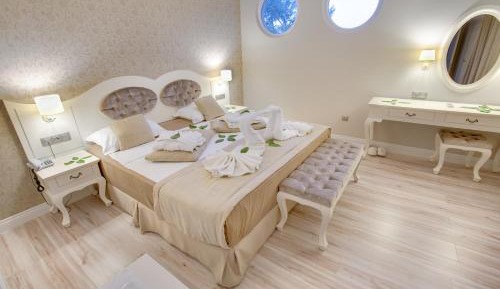 Suite with Garden View