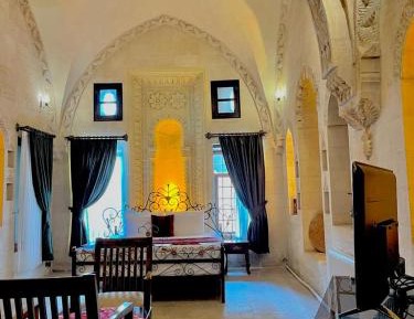 Deluxe Double Room (2 Adults + 1 Child)
