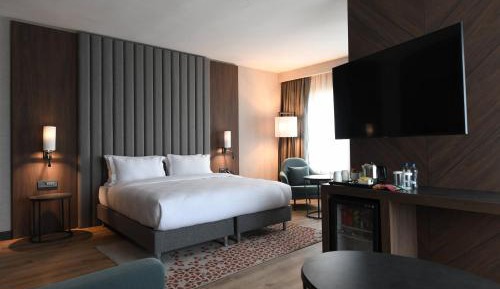 Junior King Suite with Two Single Beds
