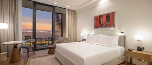 Deluxe King Room with Balcony