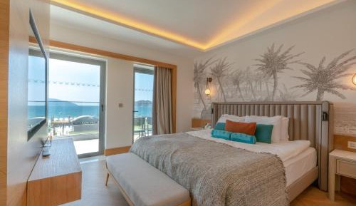 Premium Family Suite with Pool