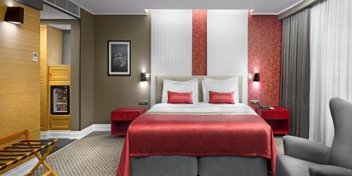 Superior King City View Room