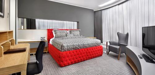 Corner King Suite City View Room
