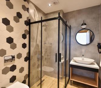 Suite with Hot Tub