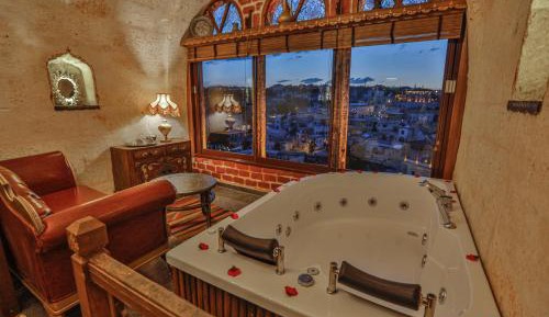 Deluxe King Suite