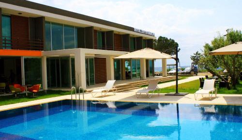 Double Room with Lake View and Pool Access