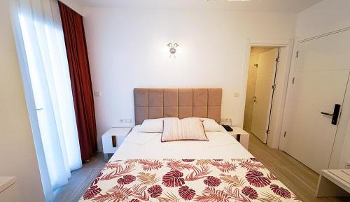 Double Room with Balcony and Sea View