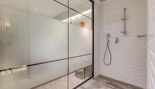 Deluxe King Room with Spa Bath and Sea View