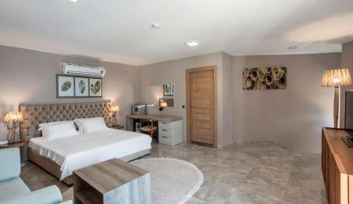 Honeymoon Suite