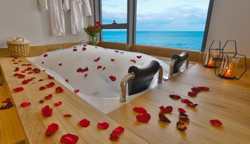 Black Sea Suite with Spa Bath
