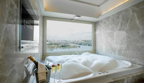Lifestyle Junior Suite with Spa Bath