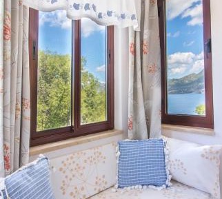 Deluxe Double Room with Side Sea View