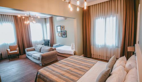 Deluxe Family Room
