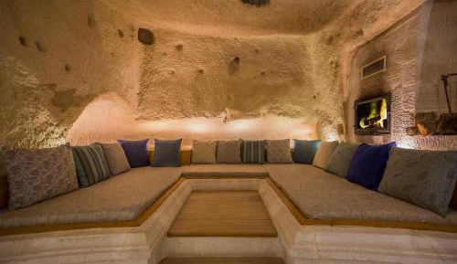 Deluxe Cave Suite