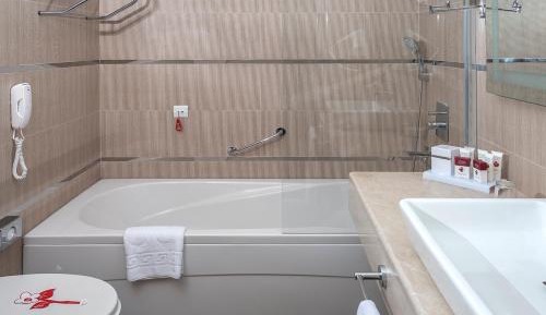 Deluxe Suite with One Double Bed and Two Twin Beds
