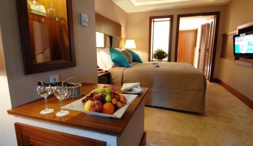 Deluxe Double Room with Side Sea View